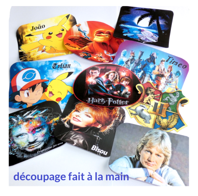 Diverses cartes illustrées et découpées à la main, incluant des personnages populaires.
