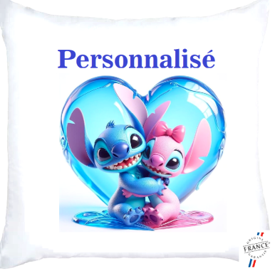 Coussin avec Stitch et Lilo, entourés d'un cœur bleu, inscription "Personnalisé".